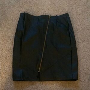 VENUS Black Mini Skirt with Zipper